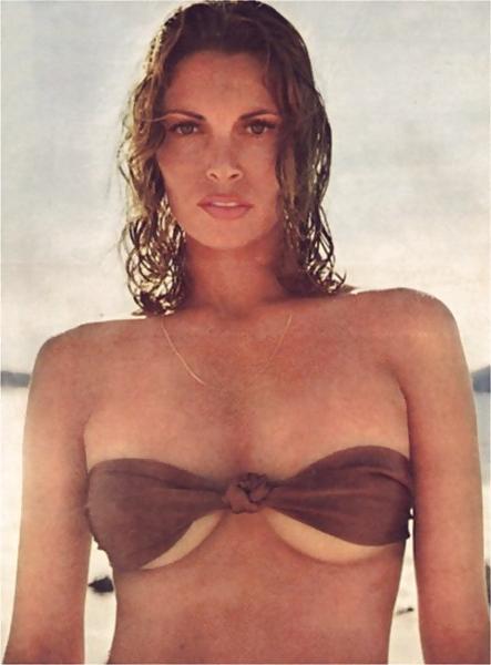 18P RAQUEL WELCH CLASSIC SEXINESS 
