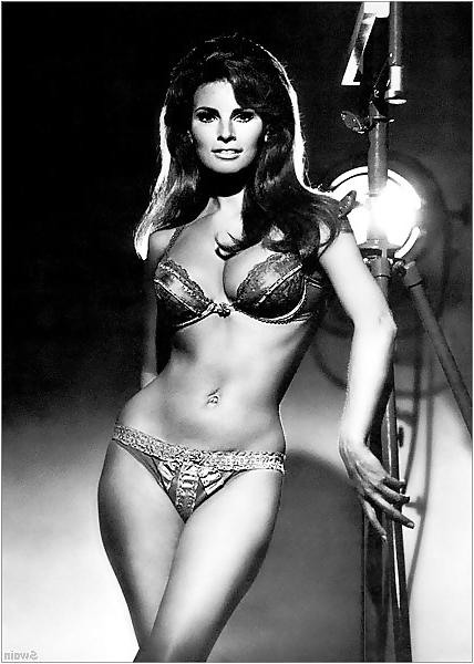 18P RAQUEL WELCH CLASSIC SEXINESS 