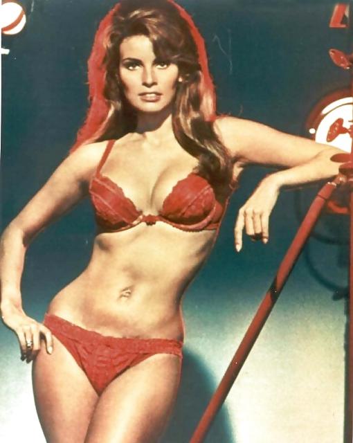 18P RAQUEL WELCH CLASSIC SEXINESS 