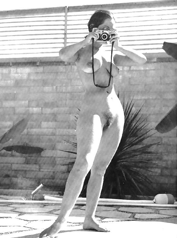 20P TheSandfly Daring Outdoor Retro Hotties!