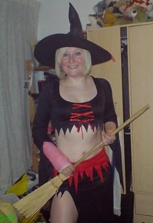 17P Sexy Hot Horny British Blonde Slut MILF