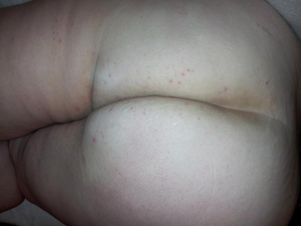 16P BBW Wife Fingering Her Ass 