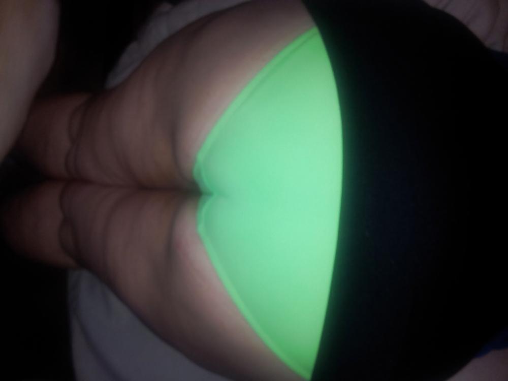 16P BBW Wife Fingering Her Ass 
