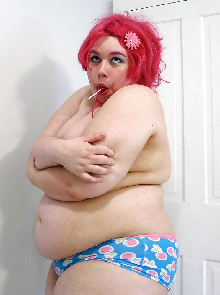 25P BBW cosplayer Skookum shows off her tits and ass