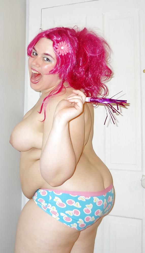 25P BBW cosplayer Skookum shows off her tits and ass