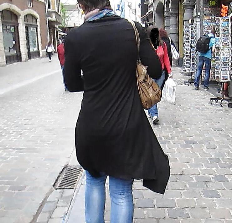 22P Nerdy Chick Rear View