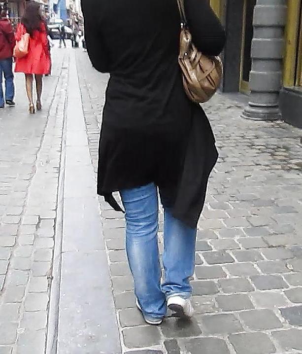 22P Nerdy Chick Rear View