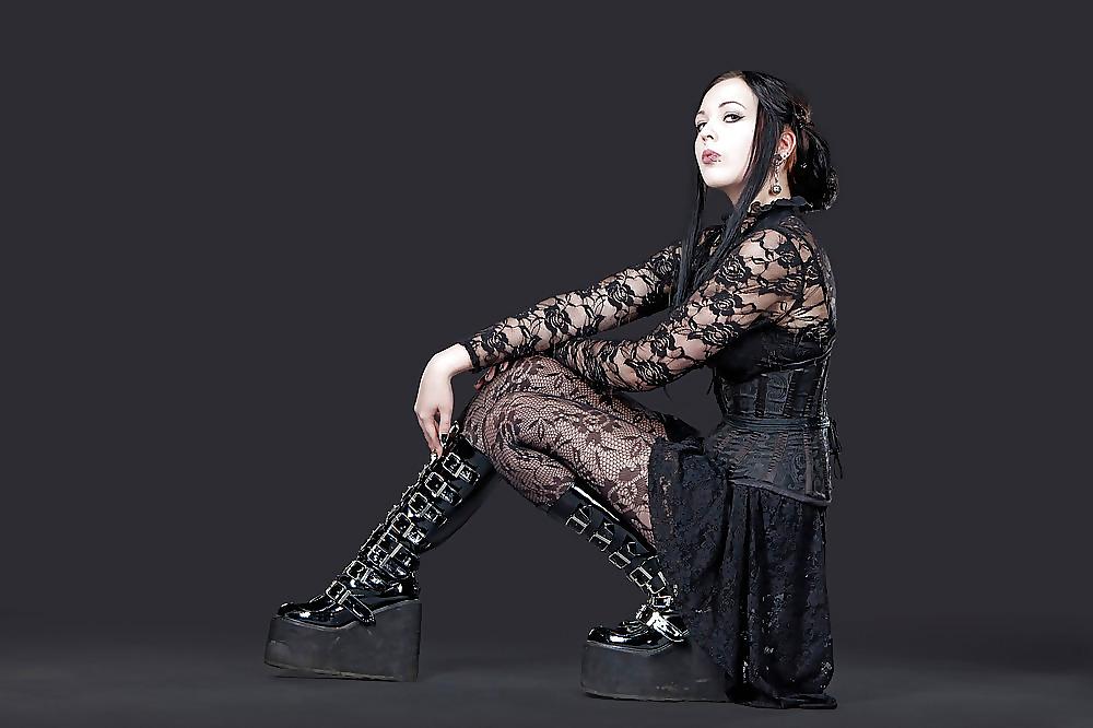 24P Gothic beauties 08