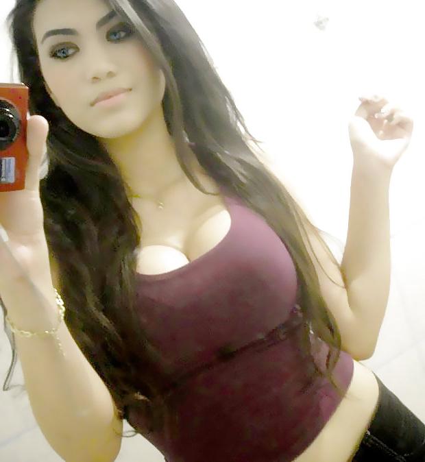 25P Teen Cleavage