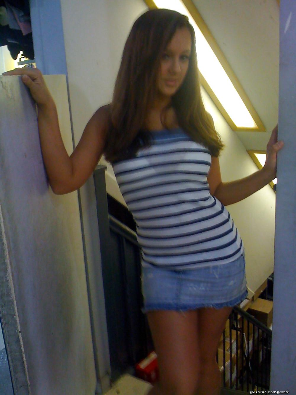 14P Sexy Cleavage Girl