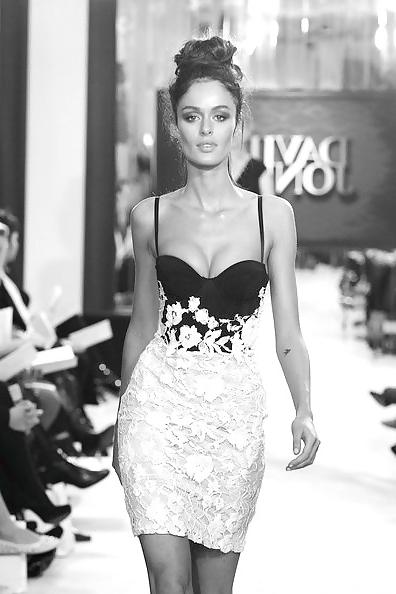 25P Black and White 938!! (Cleavage 1 )