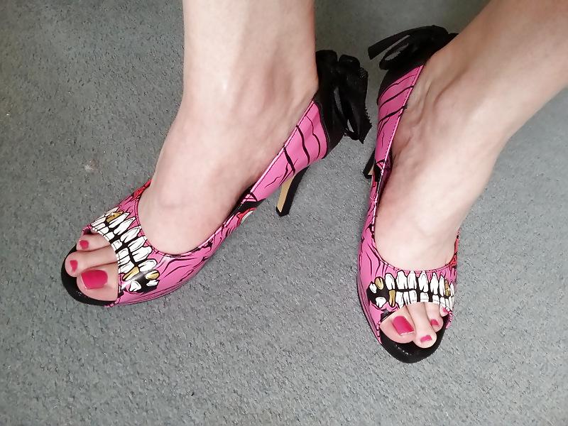 9P PrettyKitty's sexy feet and Iron Fist shoes