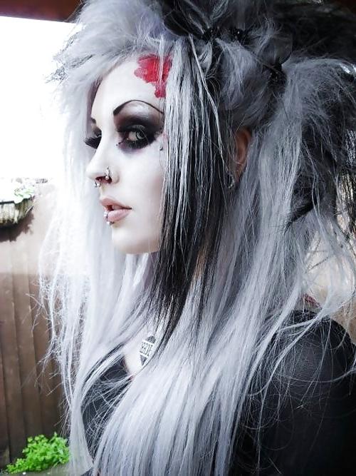 25P Goth style....