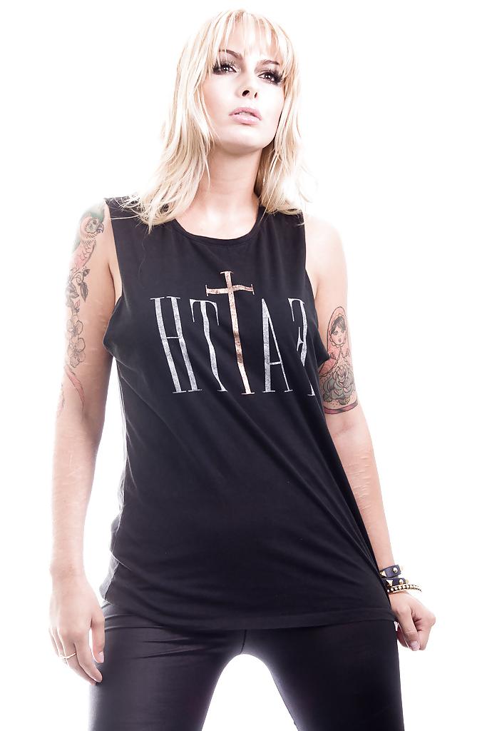 25P Goth style....