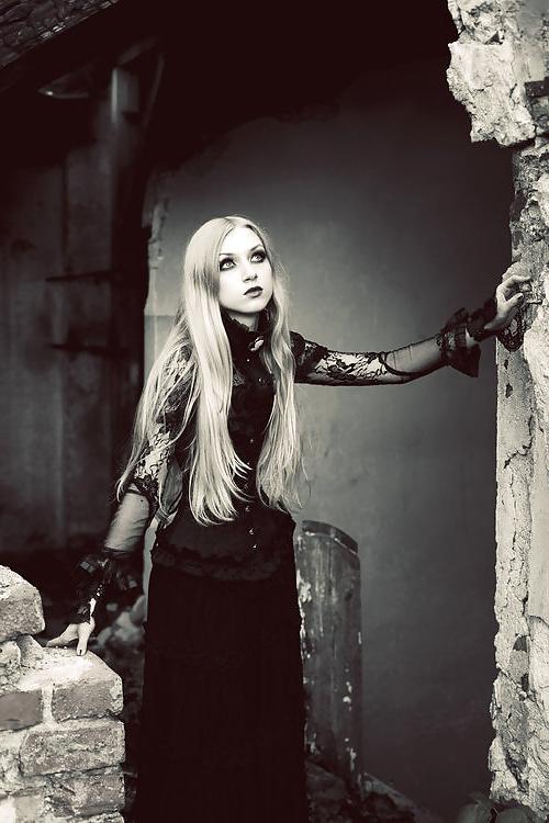 25P Goth style....