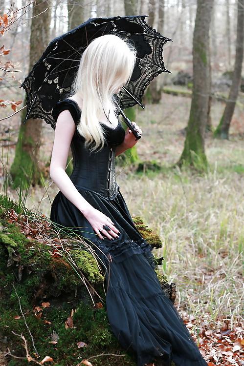 25P Goth style....