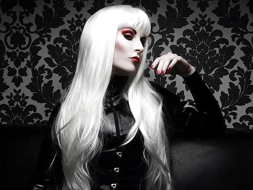 25P Goth style....