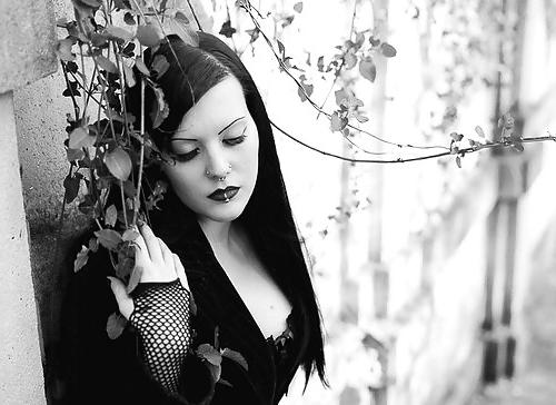 25P Goth style....