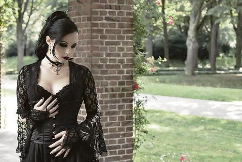 25P Goth style....