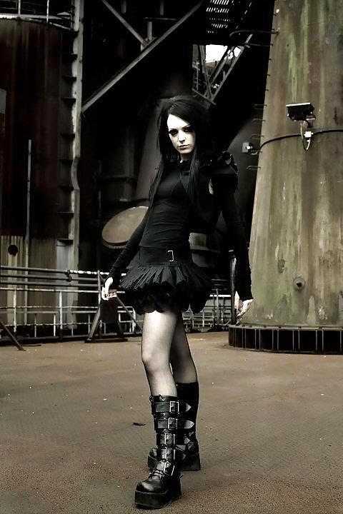 25P Goth style....