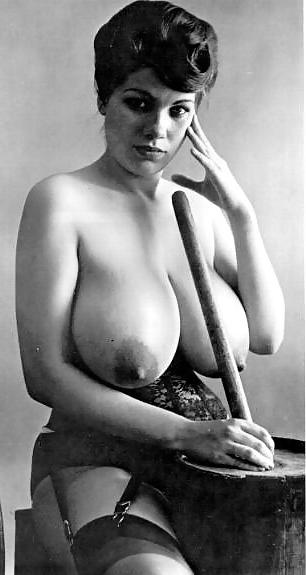 10P Retro Tits 04