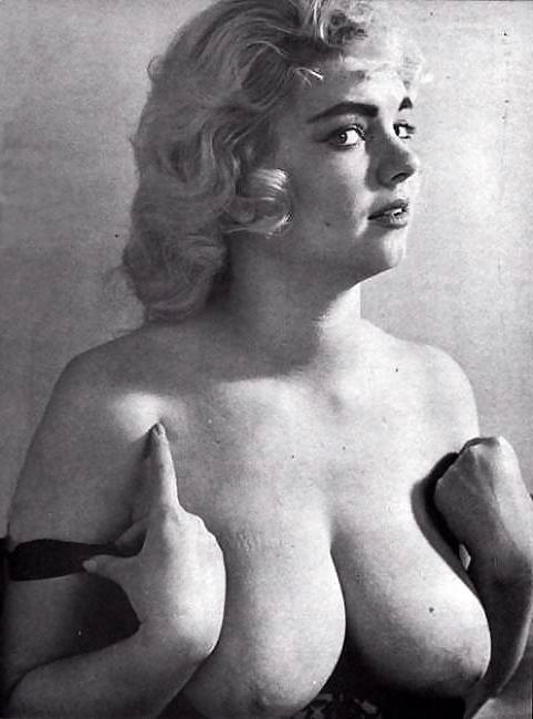 10P Retro Tits 04
