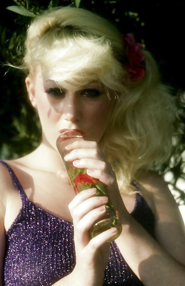 14P Awesome Retro Babe 09