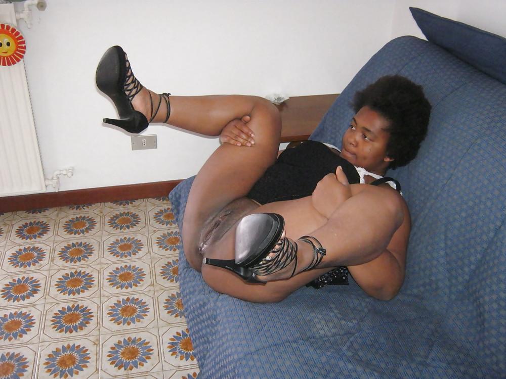 17P Spreading black pussy