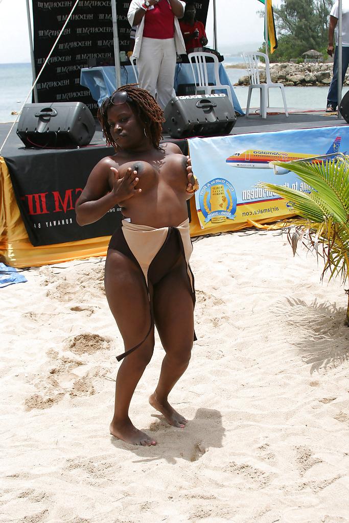 9P Dancing on the beach
