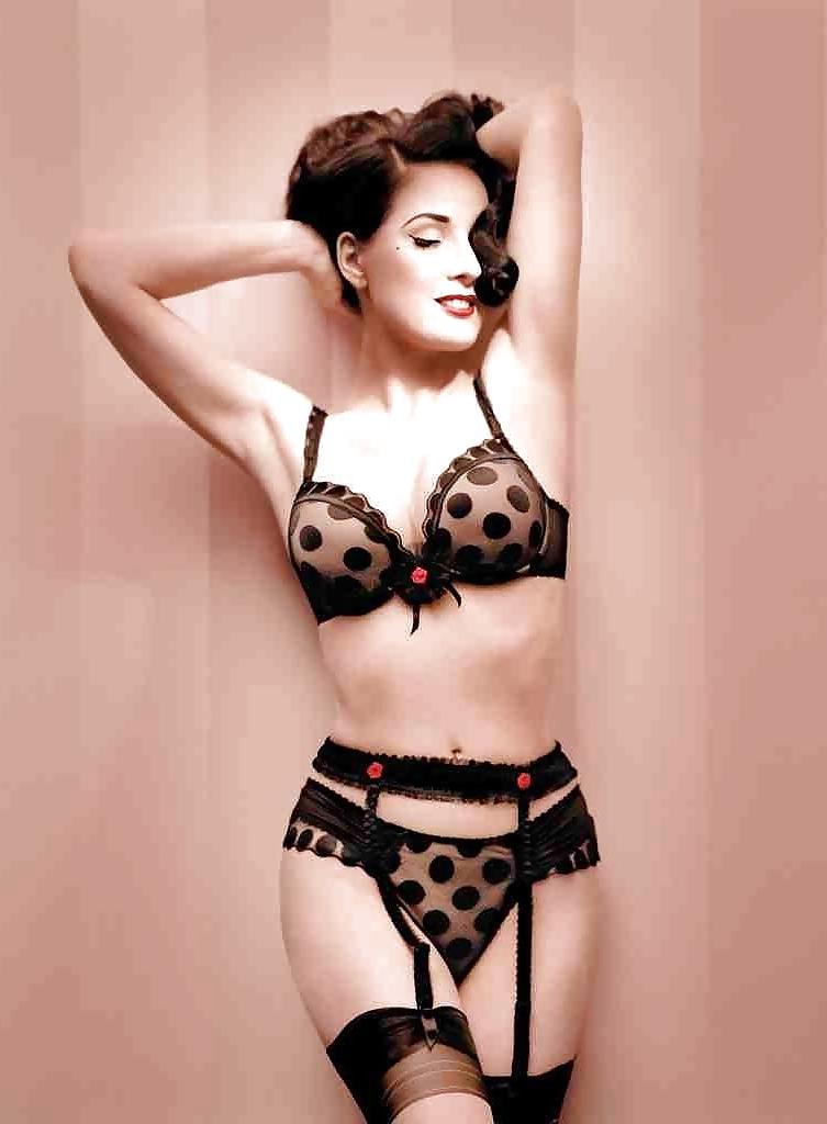 25P Retro Pin-Up Lingerie 3