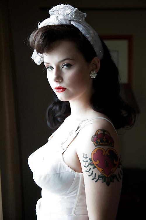25P Retro Pin-Up Lingerie 3