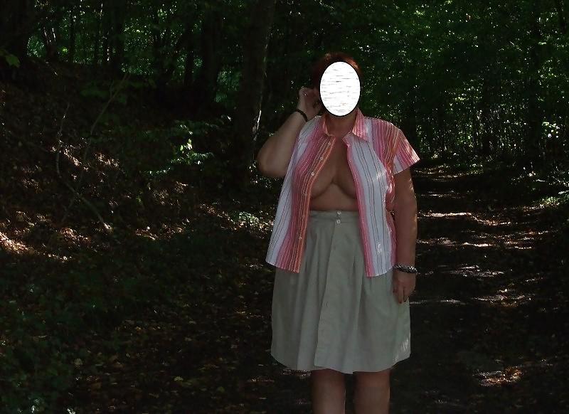 9P Striptease in the nature