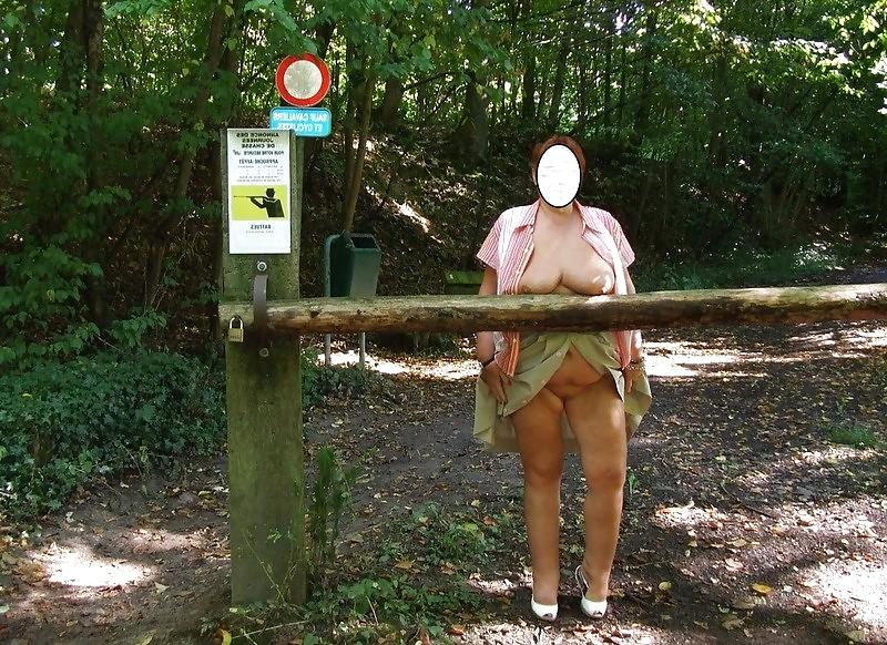 9P Striptease in the nature