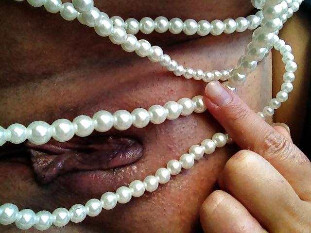 21P Orgasm on pearls