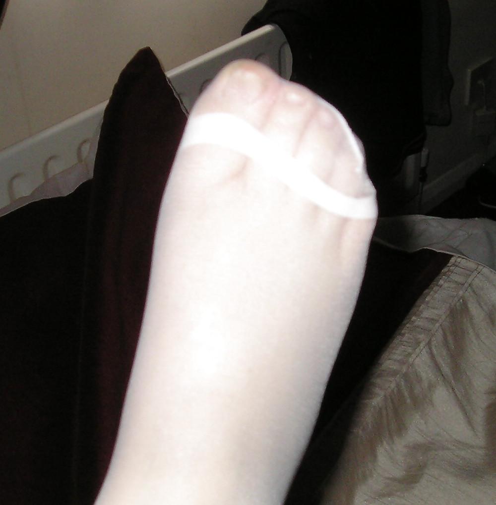 25P White lace top stockings
