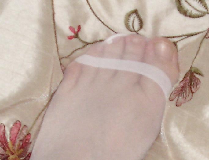 25P White lace top stockings