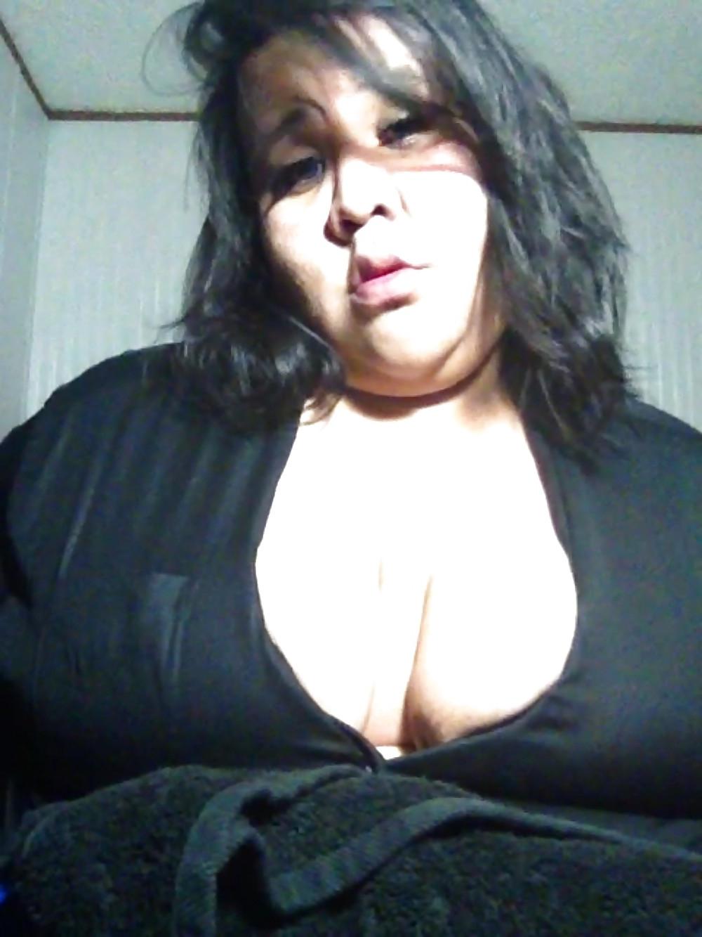 14P Latino BBW Cleavage Queen