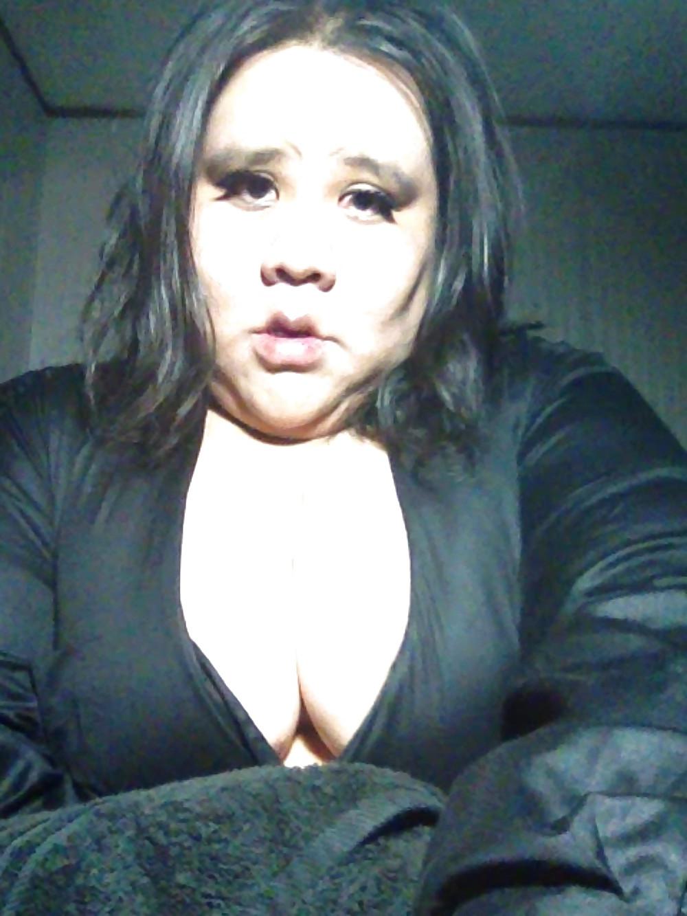 14P Latino BBW Cleavage Queen