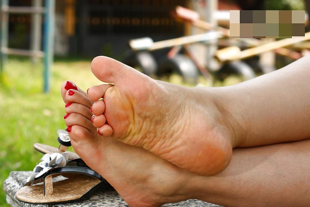 25P Mature feet 4