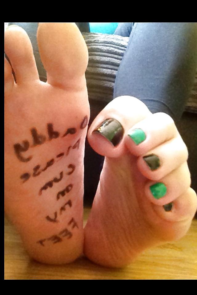 25P Teen feet! 