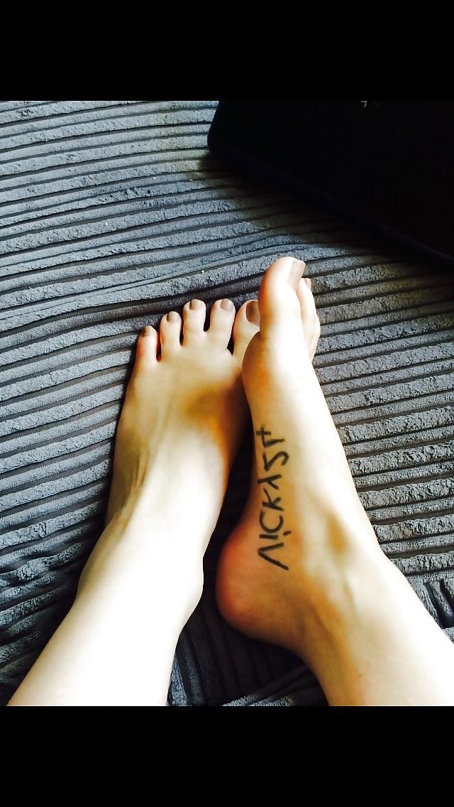25P Teen feet! 
