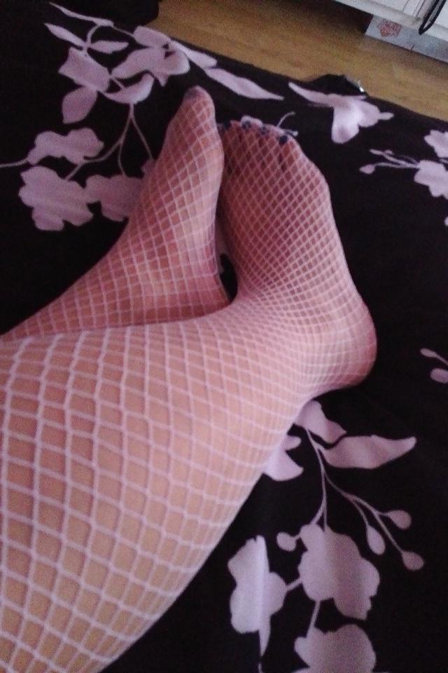 25P Teen feet! 
