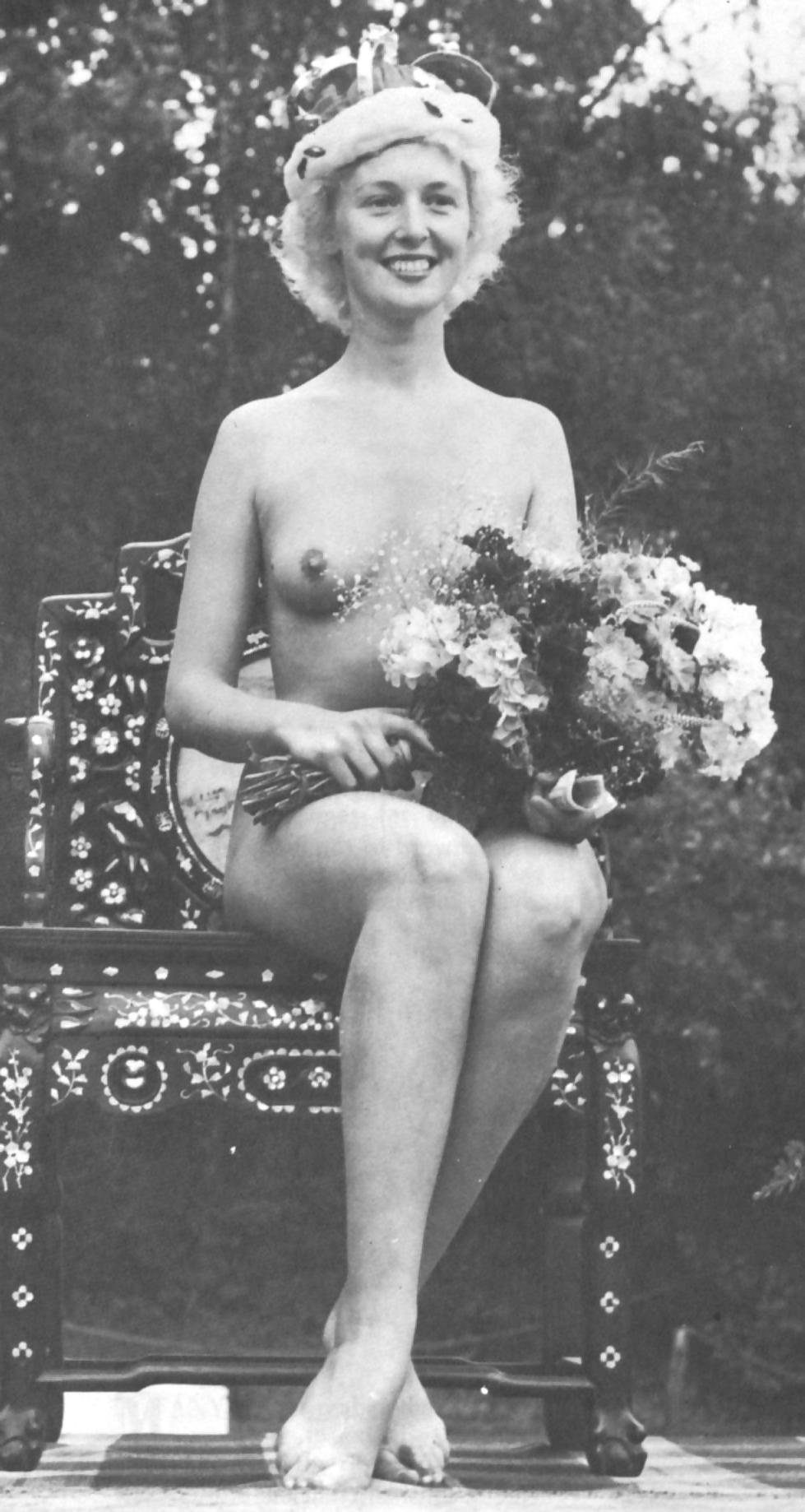 25P Retro nudistsw