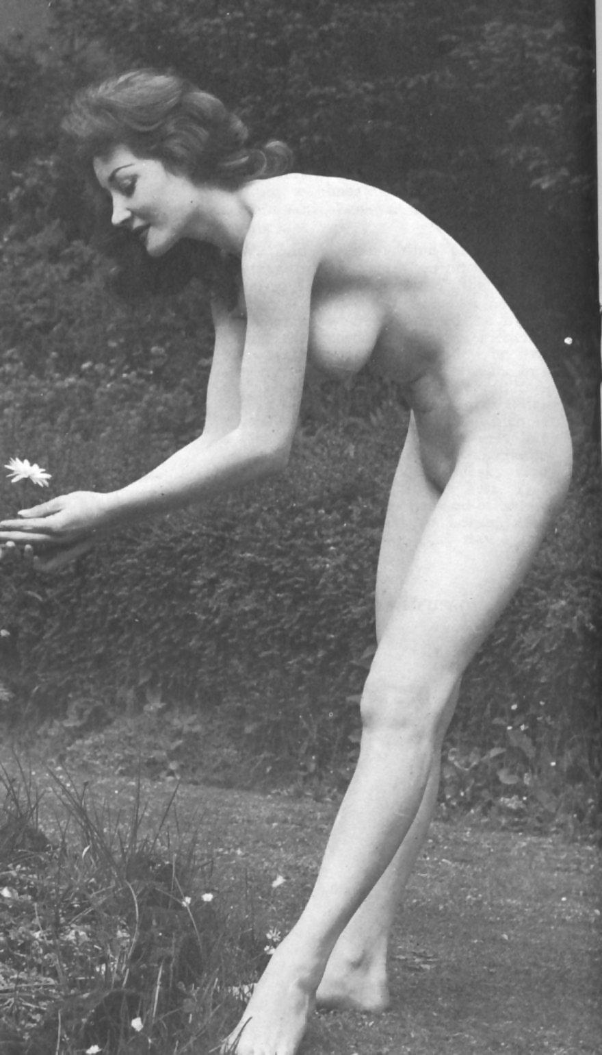 25P Retro nudistsw