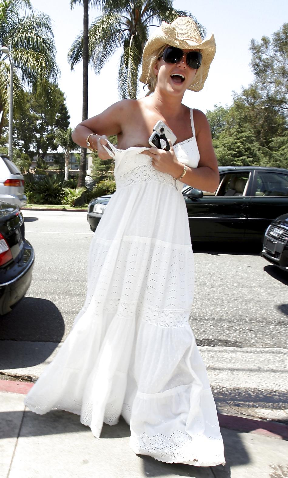 7P Britney Spears her boob