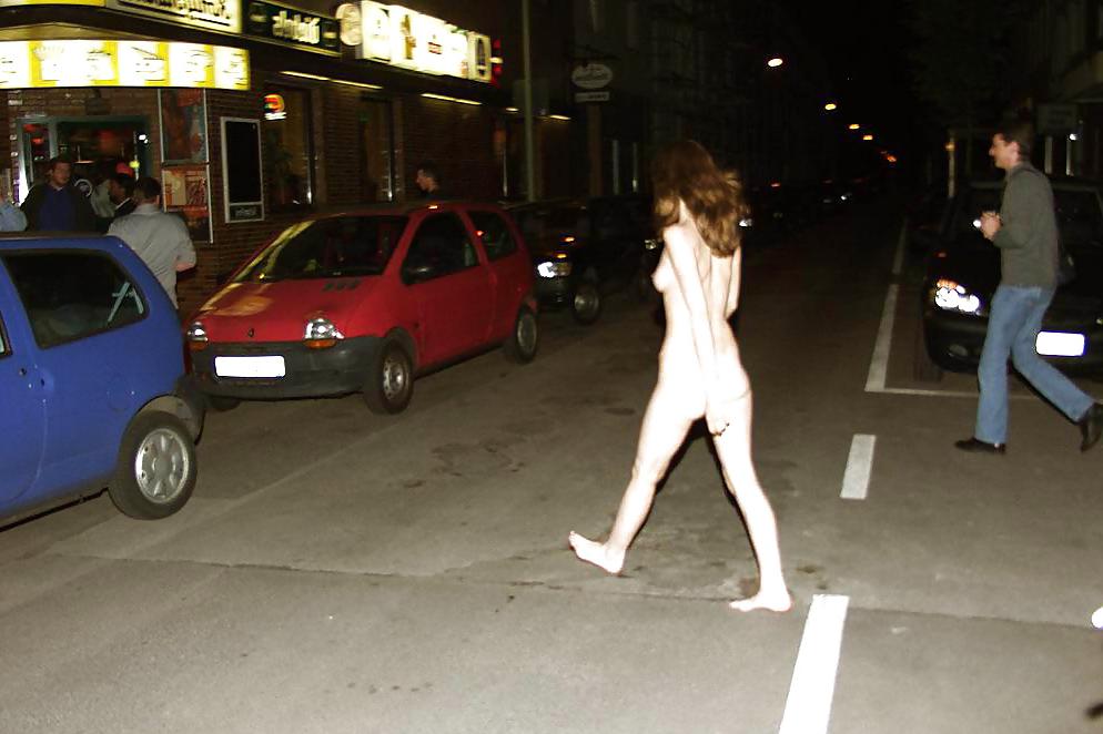 11P Public Nude Ladies