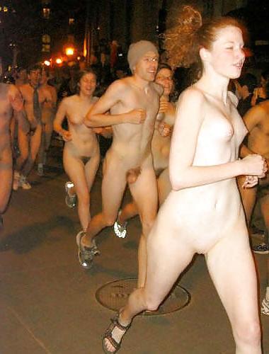 11P Public Nude Ladies