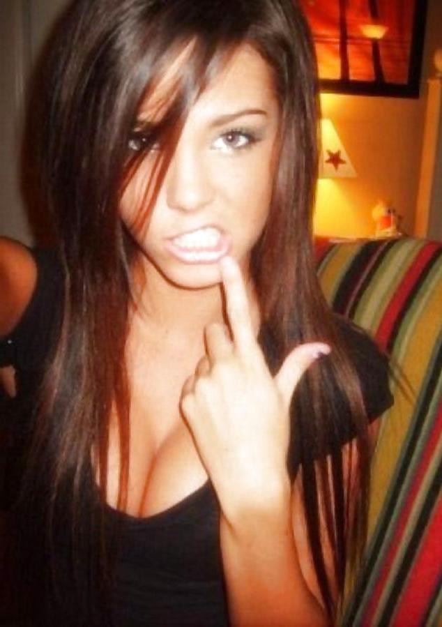 25P Amateur Tits and Cleavage 3