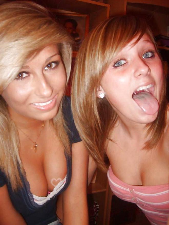 25P Amateur Tits and Cleavage 4