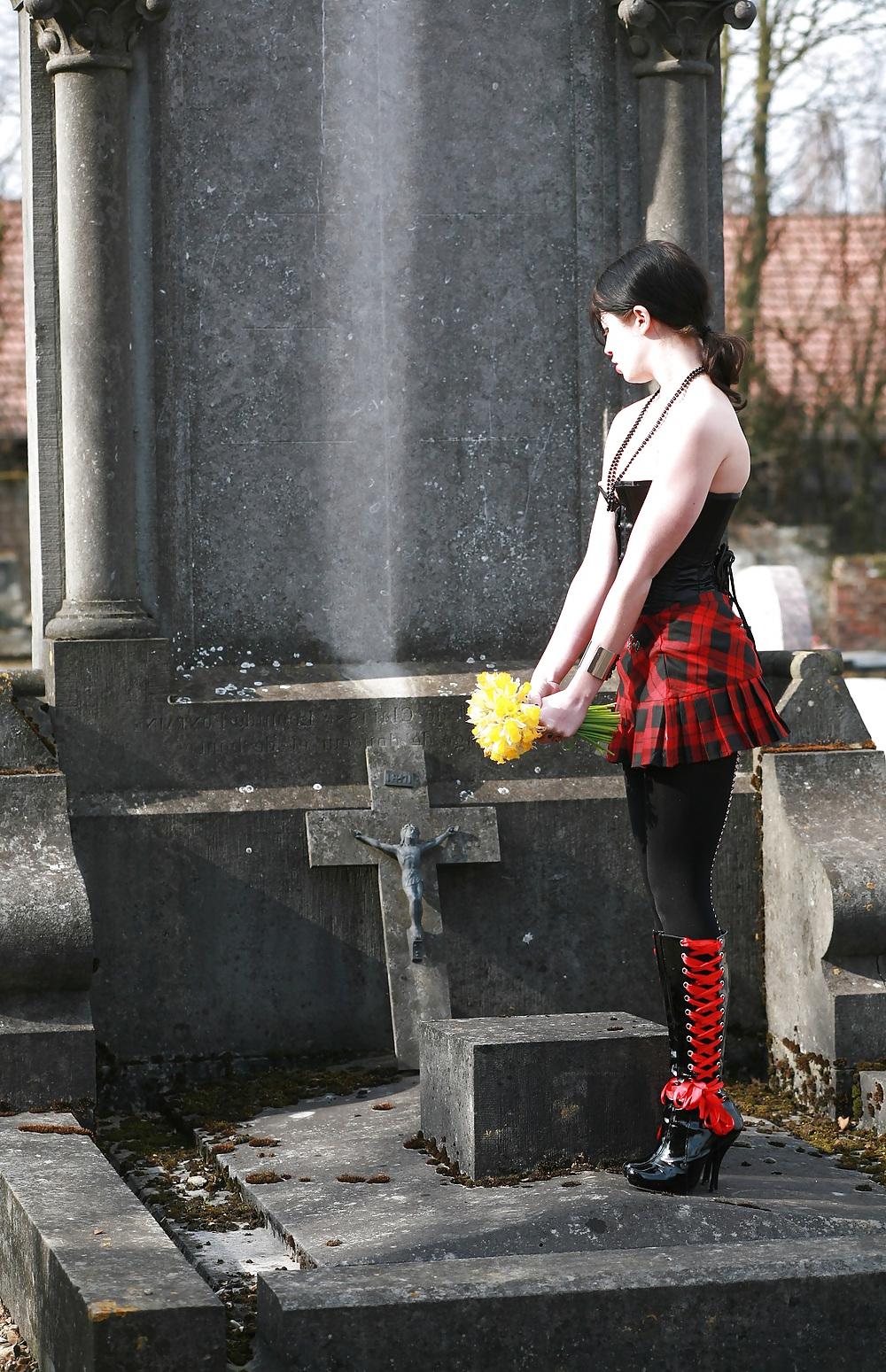 25P Sweet gothic girl (Lola)